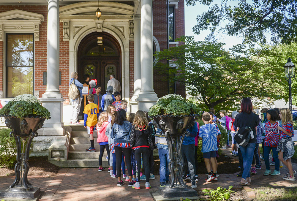 Photo of a group of school kids in front of the Harrison mansion.